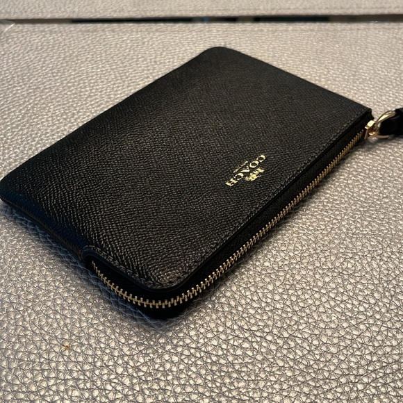 👛 NWT Coach wristlet - Picture 3 of 9